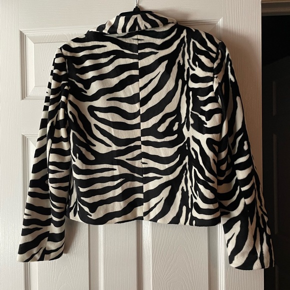 Woman’s Jacket - Picture 2 of 3